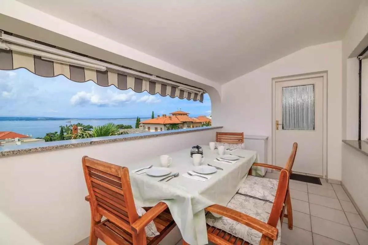 Studio In Crikvenica 45080 شقة