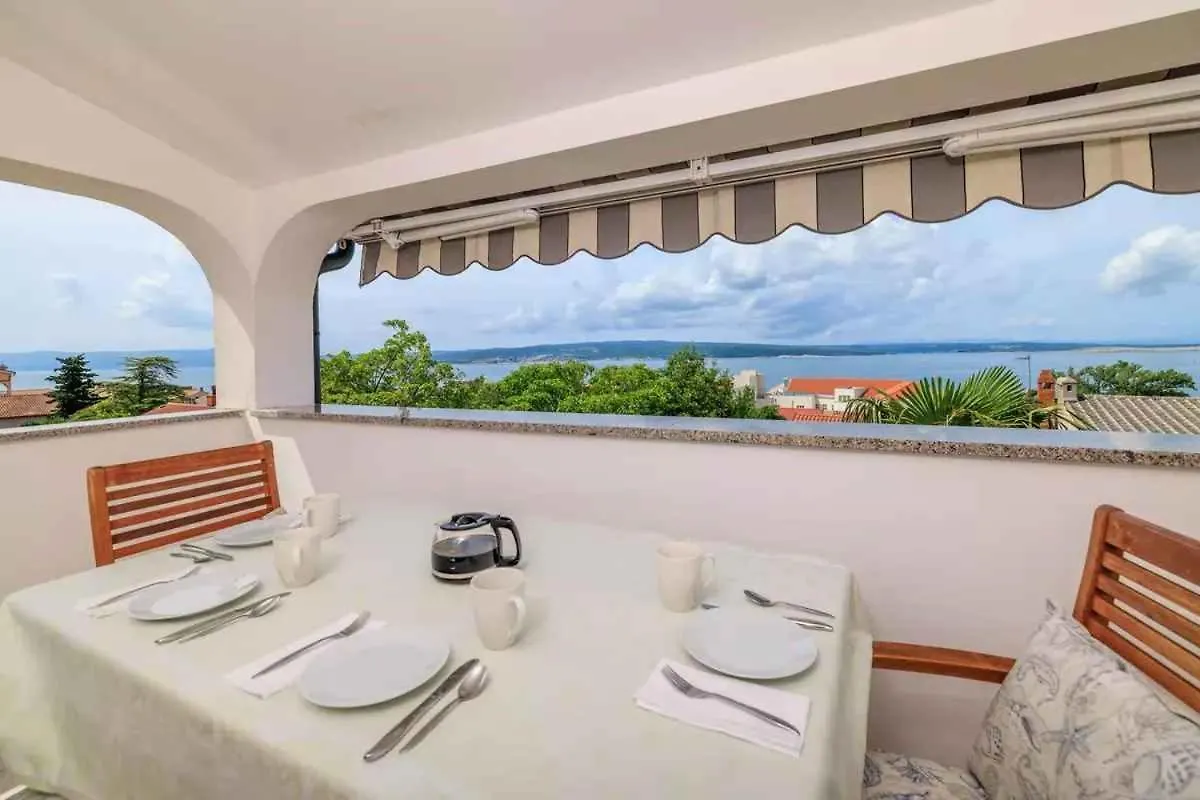 Studio In Crikvenica 45080 شقة