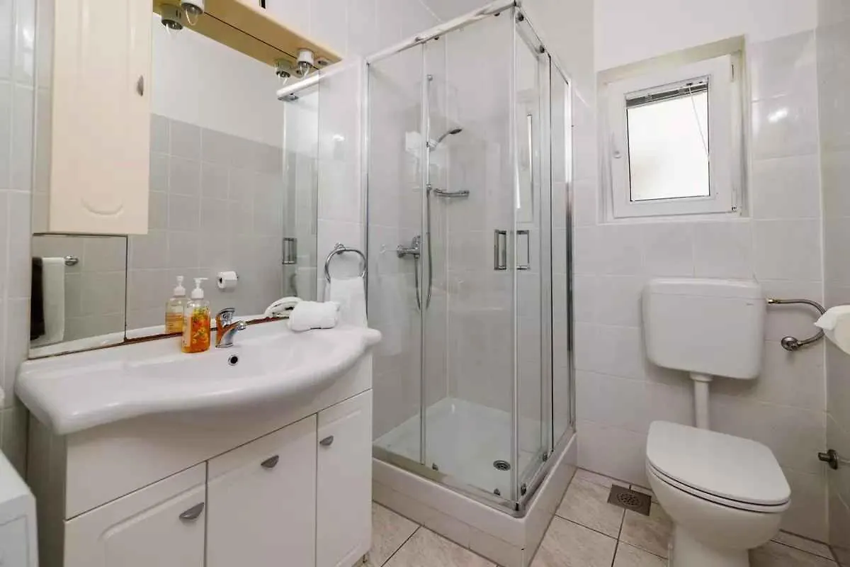 Studio In Crikvenica 45080 شقة